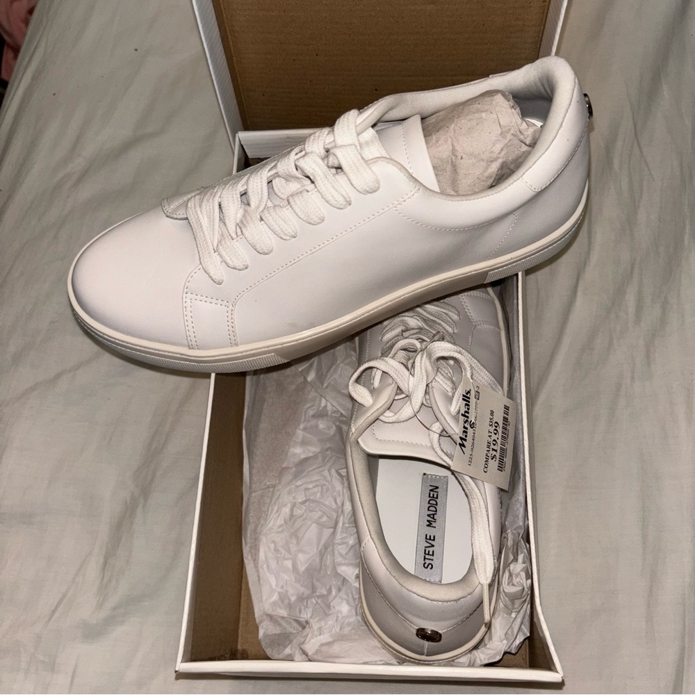 Steve Madden “Mirella” Sneaker